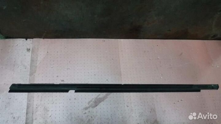 Накладка стекла заднего правого Mitsubishi Lancer