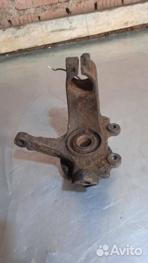 Кулак передний левый Ford Focus 2 2008