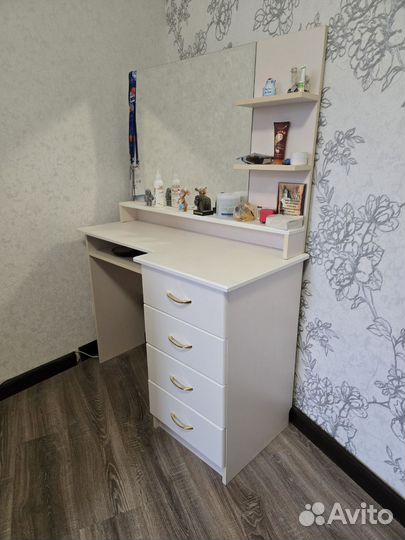 Трюмо с зеркалом бу