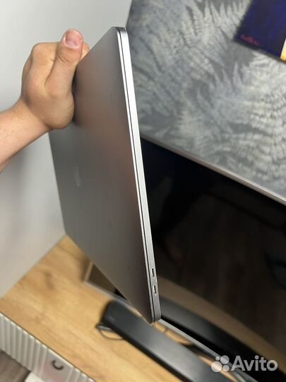 MacBook Pro 15 2018 i7 16gb touchbar