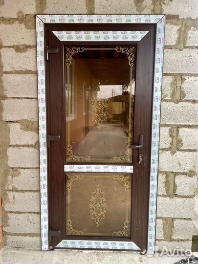 Дверь пластиковая