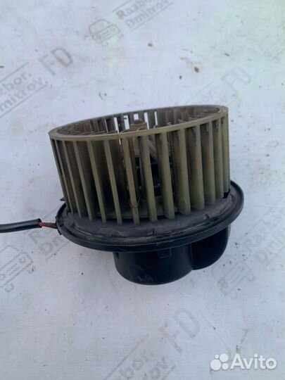 Моторчик печки Volkswagen Passat B3 1988 357819021