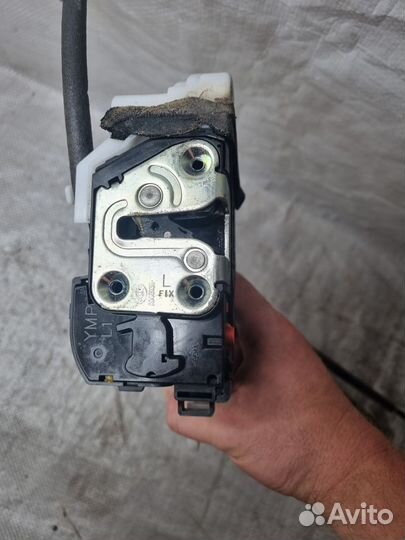 Замок двери задней левой Хендай Соната 6 YF