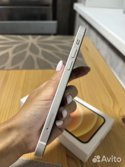 iPhone 12, 64 ГБ