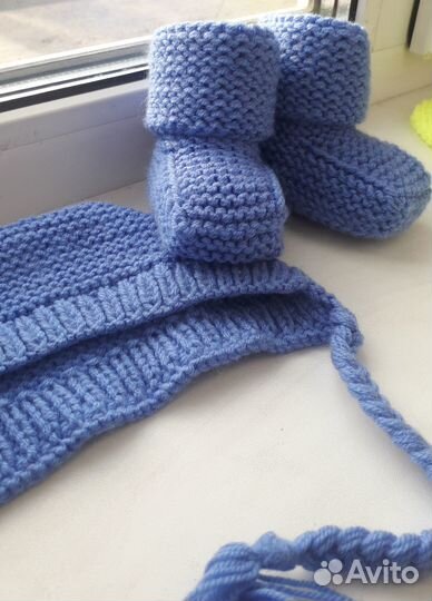 Пинетки и чепчик