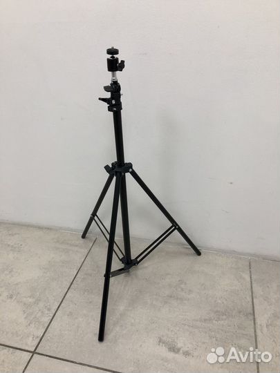 Кольцевая лампа со штативом