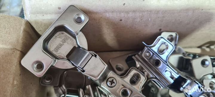 Новая фурнитура для мебели пакетом