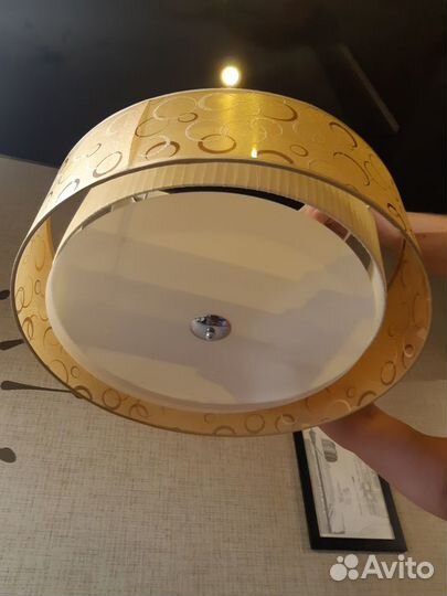 Продам люстру
