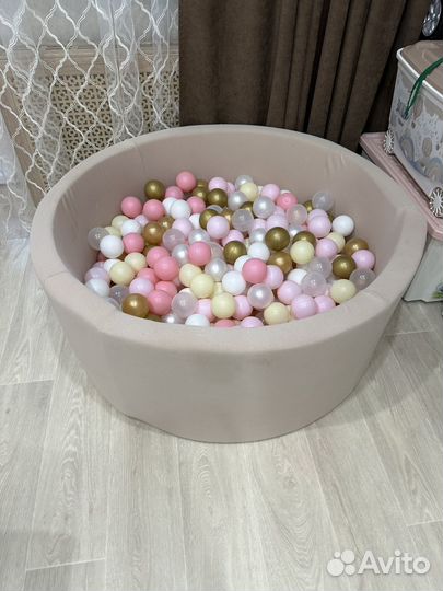 Сухой бассейн с шарами