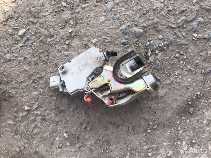 Nissan primera p11 замок двери левый правый