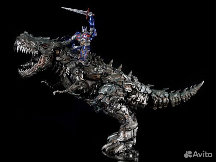 Мегатрон игрушка трансформер супер танк 34см