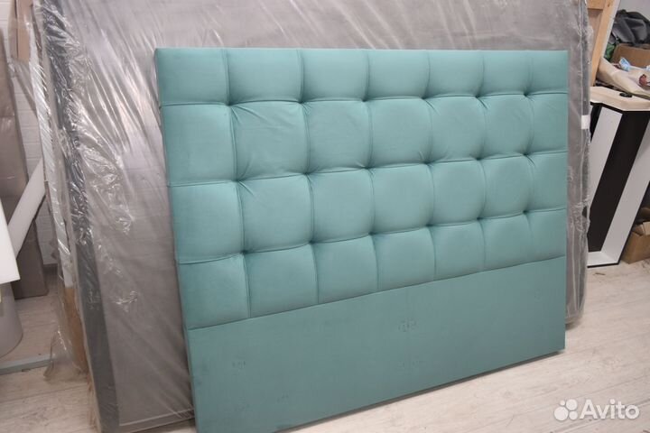 Кровать с мягким изголовьем