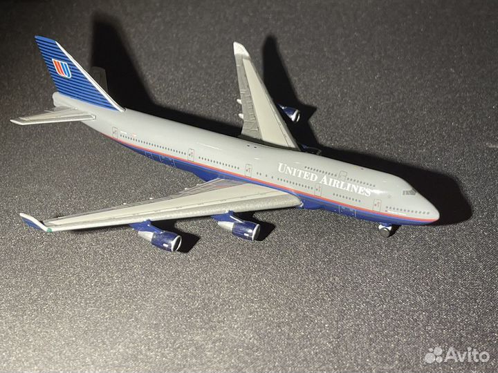 Модель самолета Boeing 747-400 (1:500) herpa