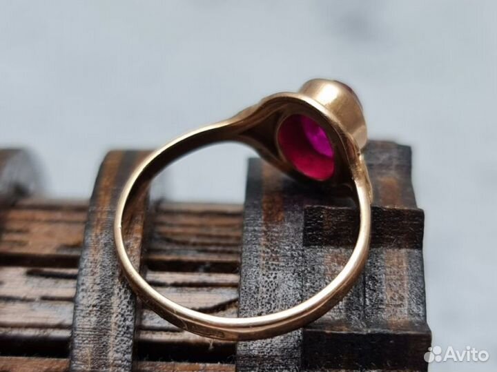 Золотое кольцо 585 пробы, массой 2,3 грамма (Р17)