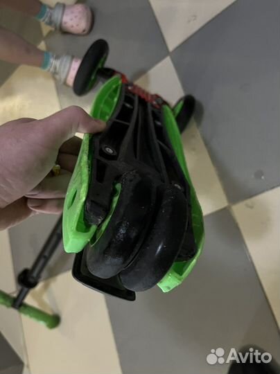 Самокат трехколесный