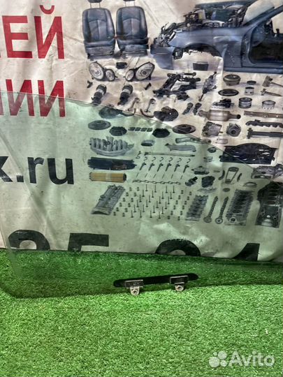 Переднее правое стекло Nissan Almera G15