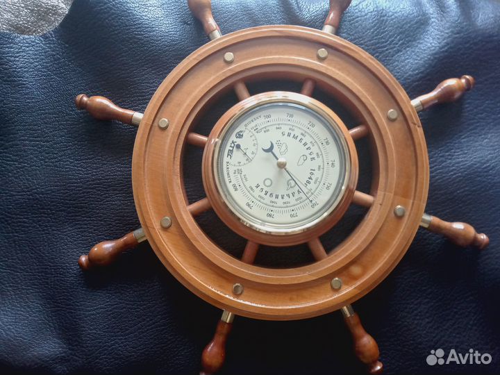 Барометр настенный