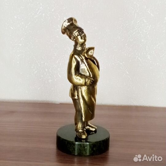 Статуэтка 