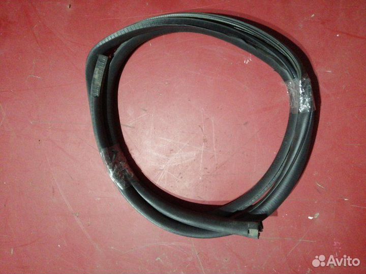 Уплотнитель двери задний левый Nissan Almera G15