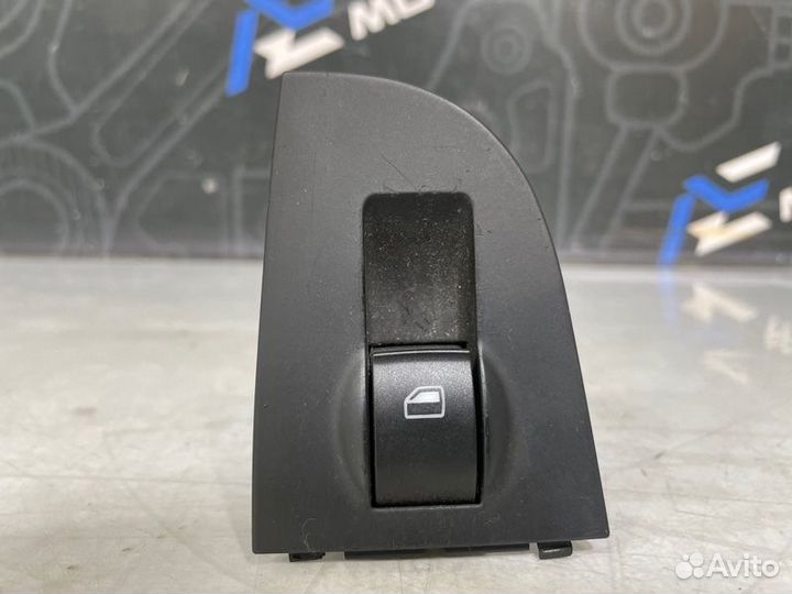 Кнопка стеклоподъемника правая Audi Allroad C5 BAS