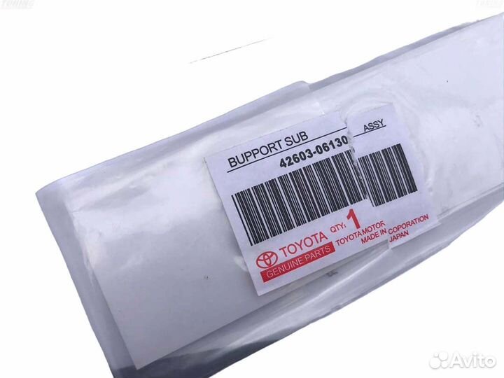 Эмблема Toyota Land Cruiser 200 H9075