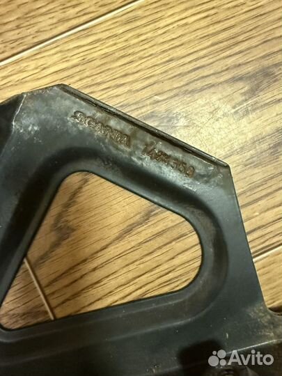 Кронштейн козырька Scania 1434359