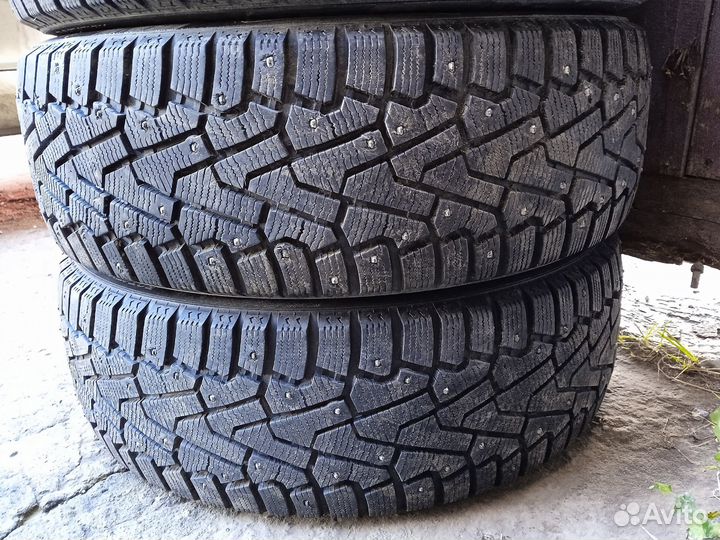 Pirelli Ice 225/65 R17