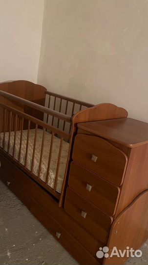 Детская кроватка