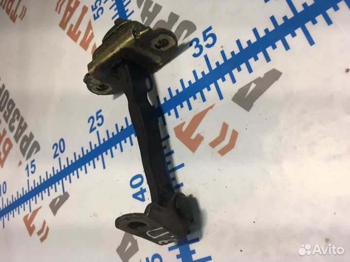 Ниссан Ограничитель открытия задней двери Прав