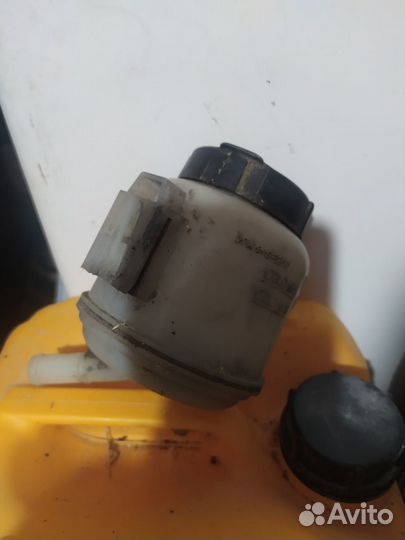 Бачок гур Nissan Maxima a33