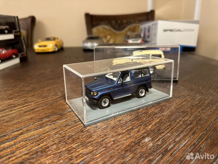 1:43 NEO, Premium X: Toyota Land Cruiser, Ford