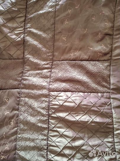 Покрывало и пледы