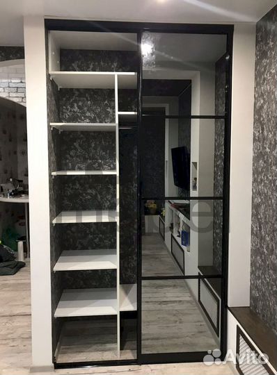 Шкаф с зеркалом