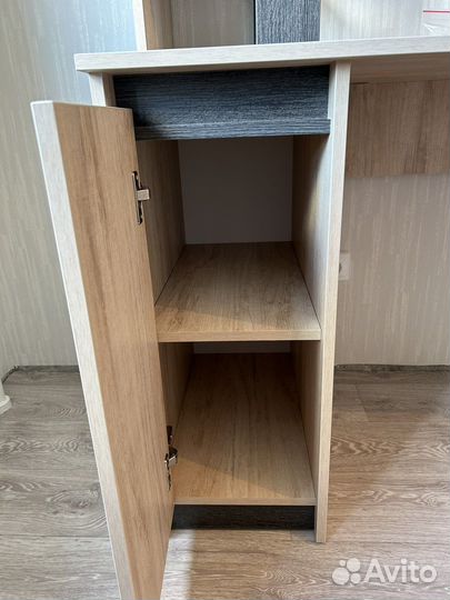 Стол компьютерный новый