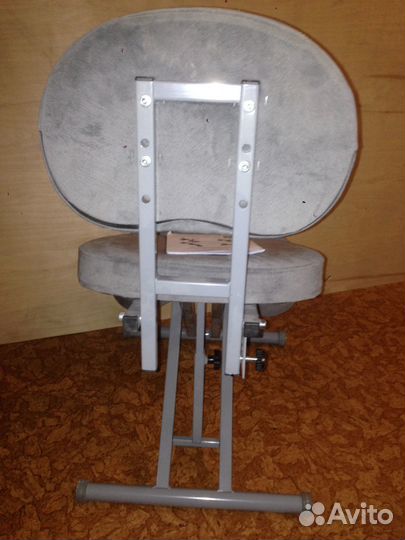 Коленный стул со спинкой механическая регулировка