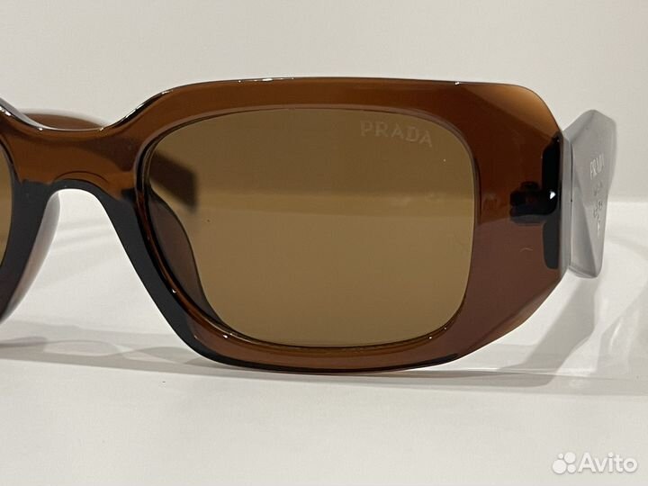 Солнцезащитные очки коричневые черные белые прада