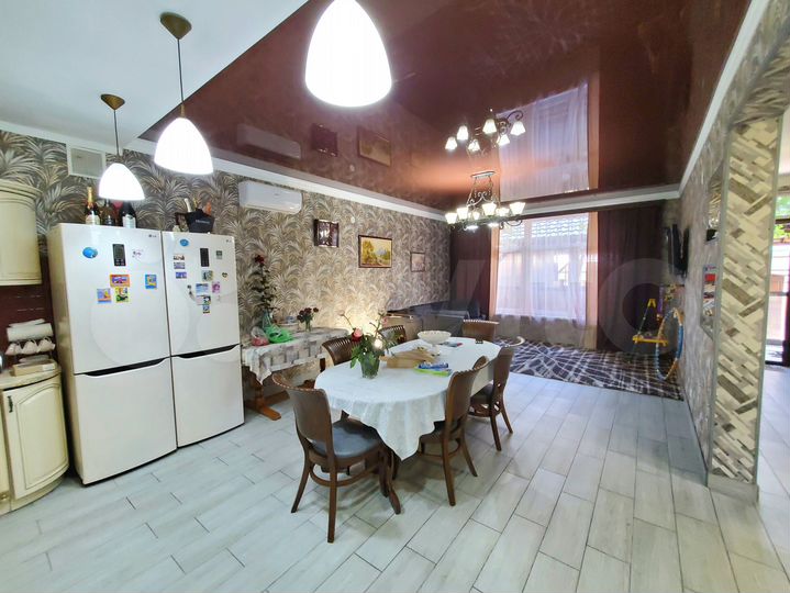 Коттедж 350 м² на участке 7 сот.