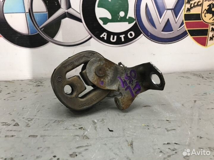 Кронштейн глушителя Audi Q5 8R cncd 2013