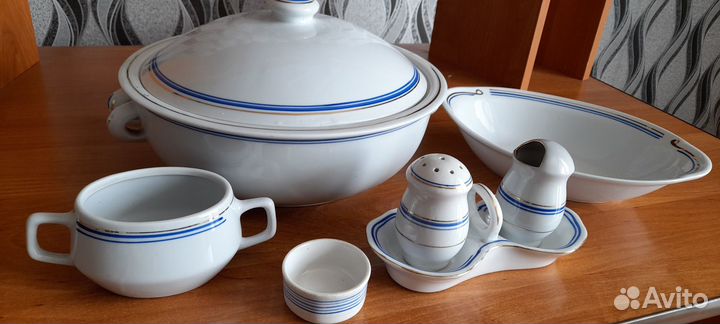 Набор фарфоровой посуды, пр-во Корея