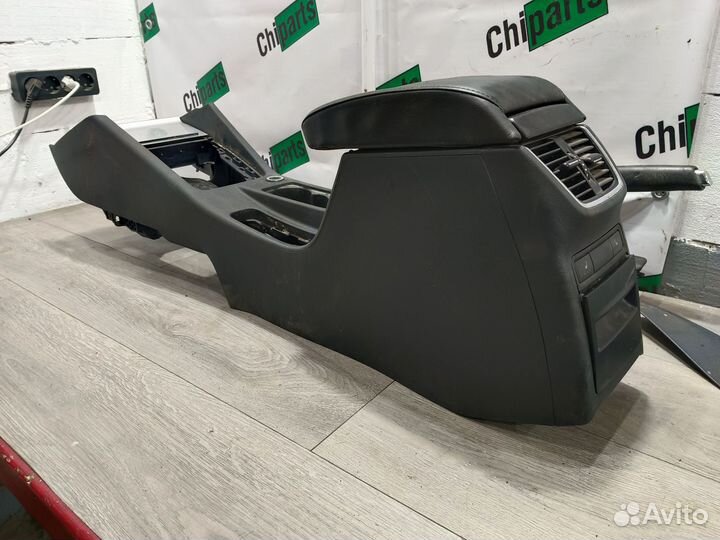 Подлокотник оригинал в сборе для Skoda Octavia A7