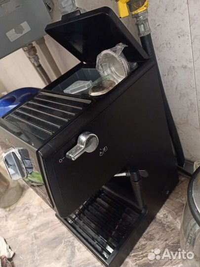 Кофеварка рожковая De'Longhi