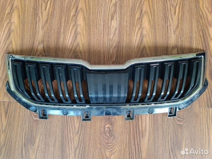 Решетка радиатора передняя Skoda Karoq 2017 - н.в