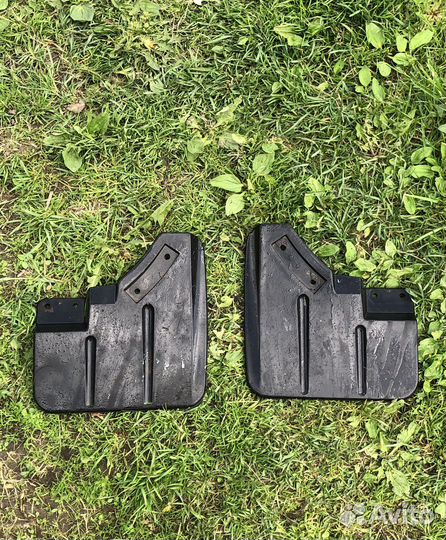 Брызговики передние на Ниву Шевроле