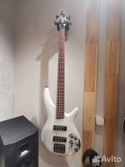 Бас-гитара Ibanez SR300E