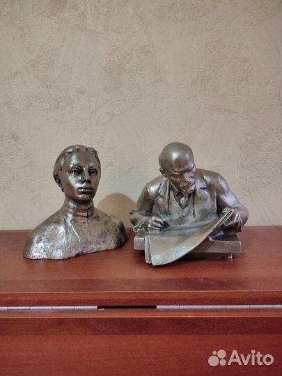 Бюст Крупская. Ленин читает газету. Силумин