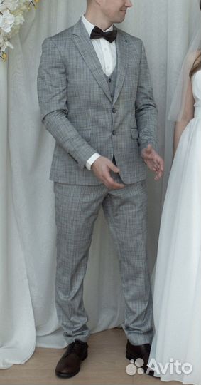 Костюм мужской тройка 48