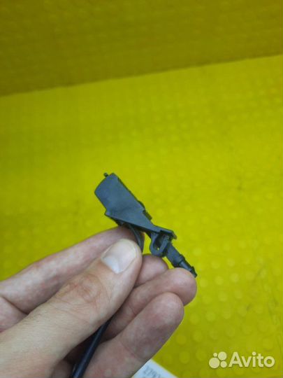 Форсунка омывателя лобового стекла передняя