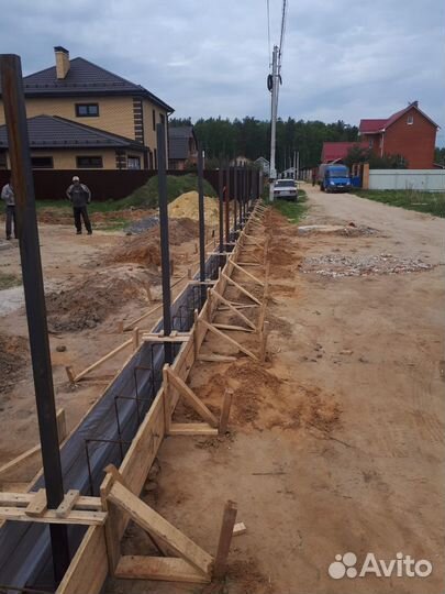 Прораб с бригадой