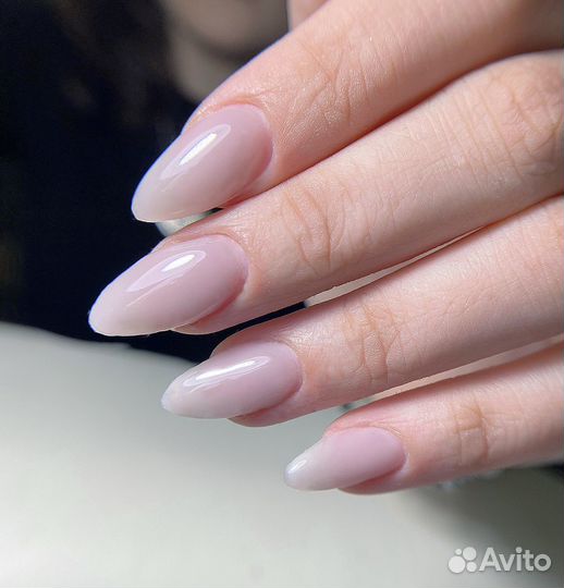 Мастер маникюра, модель на покрытие