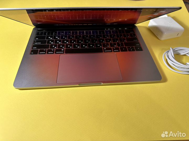 Apple MacBook Pro 13 2019 touchBar